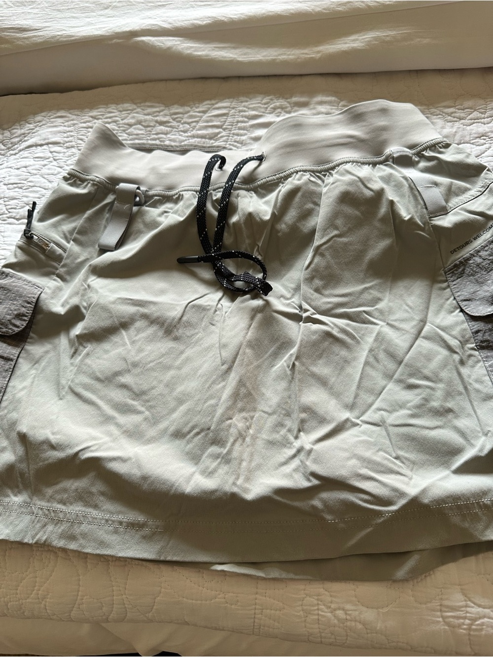 Lululemon Casual Green Utility with Black Drawstring Skort - Size 10